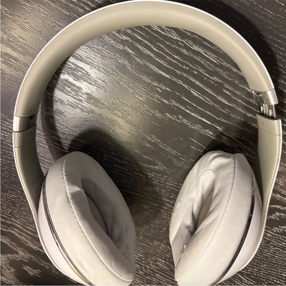 White and red Beats Studio 3